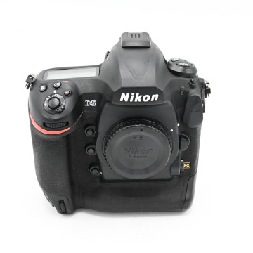 NIKON D5 (30 000 CLICS) -...