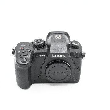 PANASONIC GH5 (2 982 CLICS)...