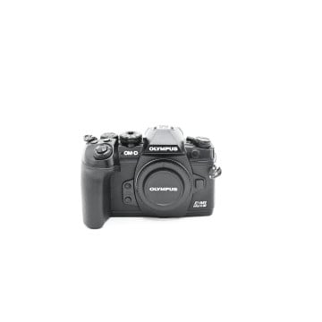 OLYMPUS OM-D E-M1 MARK III...