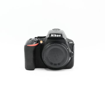 NIKON D5600 (76000 CLICS) -...