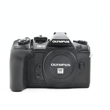 OLYMPUS OM-D E-M1 MARK II...