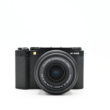 FUJIFILM X-M5 + XC 15-45...
