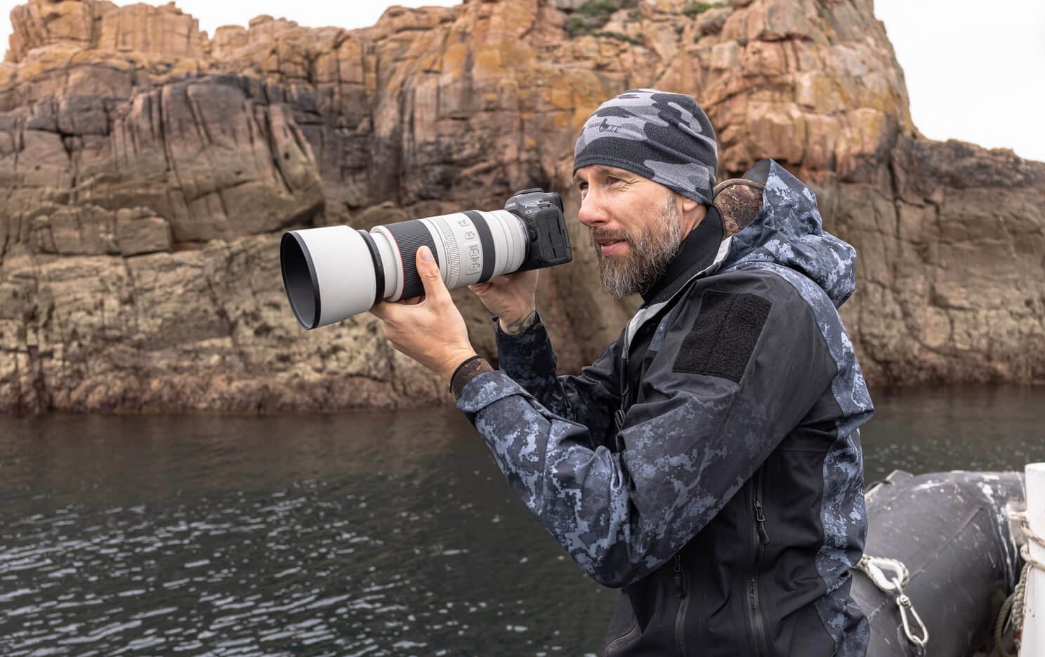 Photographe animalier sur un bateau