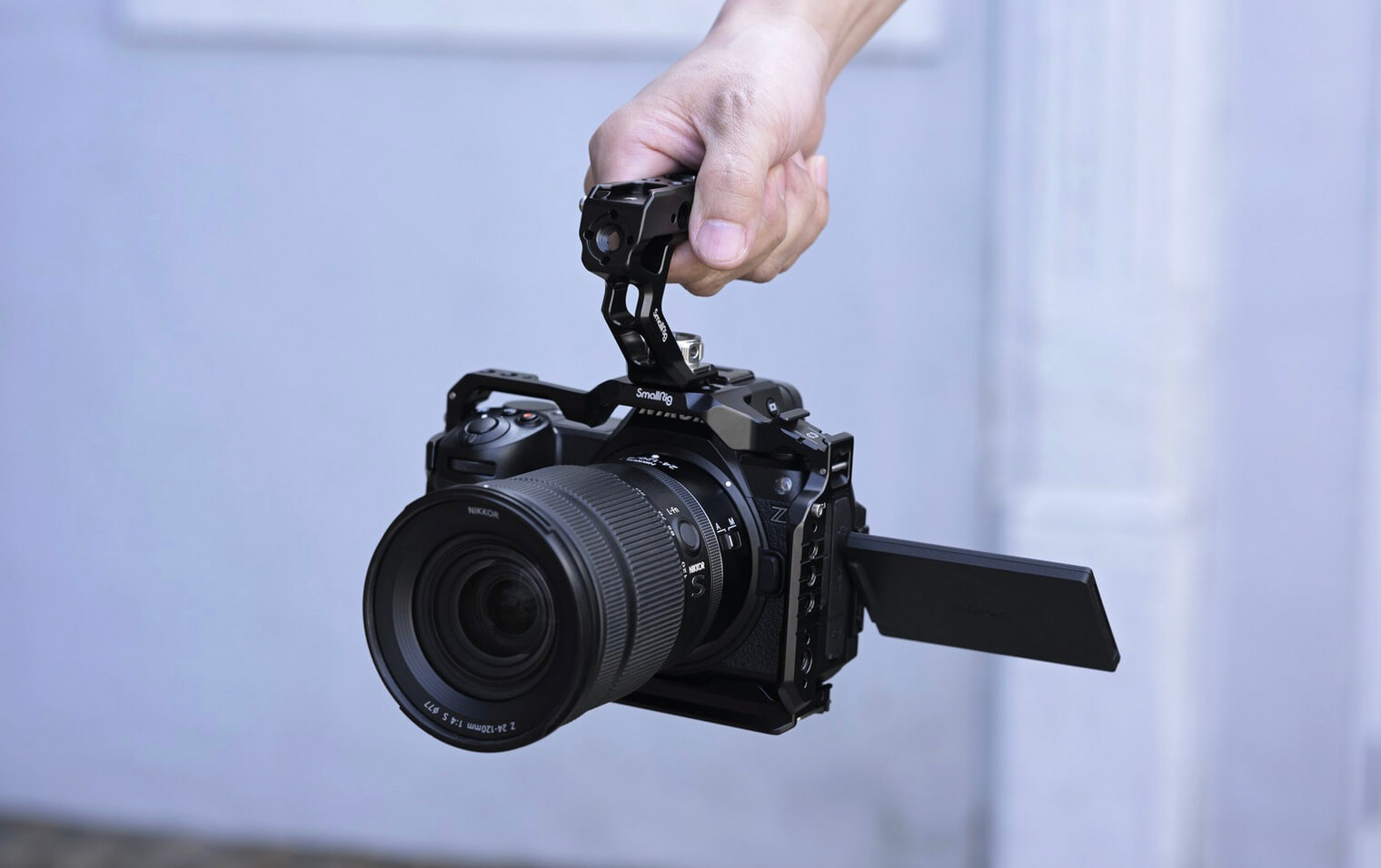 Nikon Z6 III avec un bras vidéo